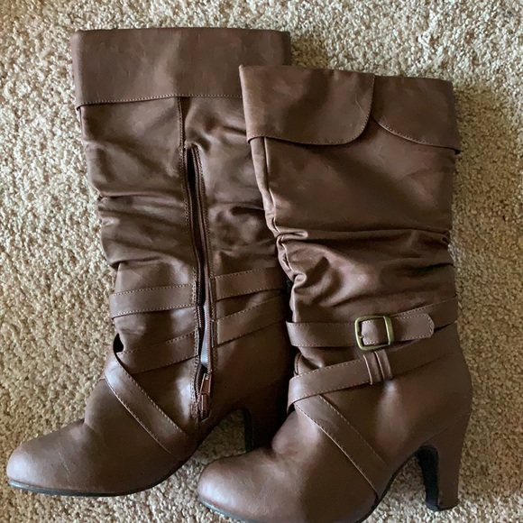 Boots - Picture 2 of 6